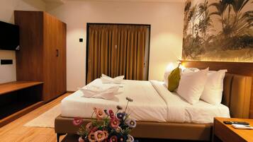 Premium Room | Desk, laptop workspace, iron/ironing board, free WiFi