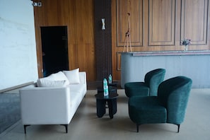 Lobby sitting area - Regenta Z Mahabaleshwar (Mahabaleshwar)