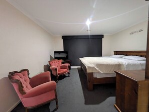 Iron/ironing board, Internet, bed sheets