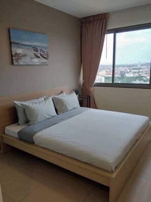 2 bedrooms, iron/ironing board, Internet, bed sheets