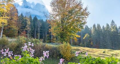 Apartment 'Maria Grasegger' mit Bergblick, Balkon und WLAN