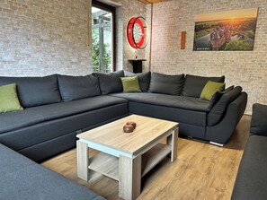 Smart-TV, videospill, fotballspill og bordtennis