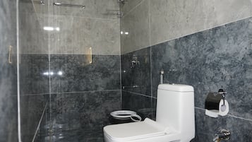 Deluxe-Zimmer | Badezimmer