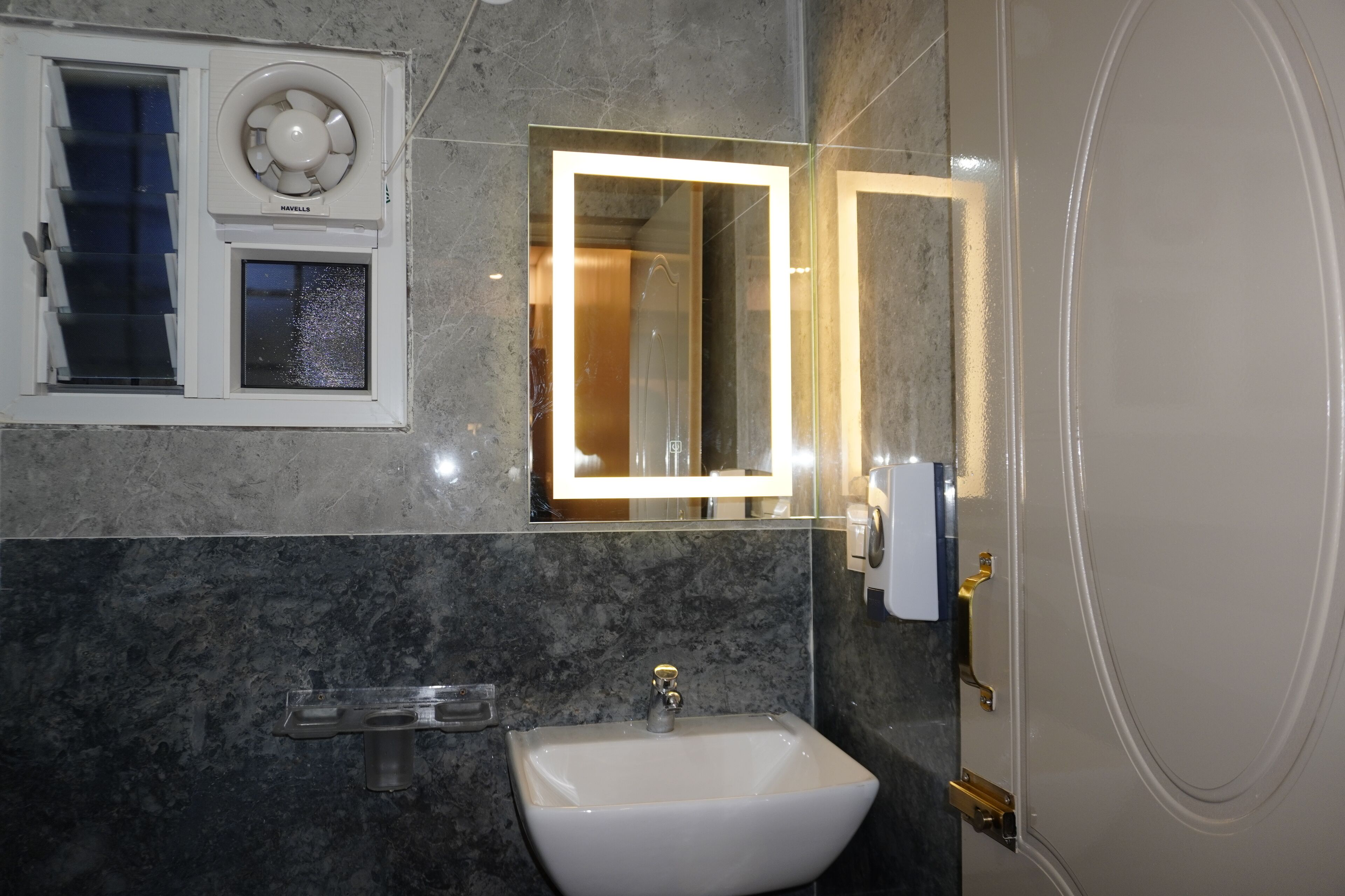 Deluxe Room | Bathroom