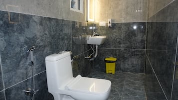 Deluxe Room | Bathroom