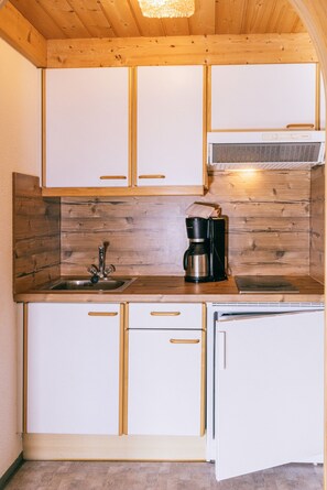 Fridge, microwave, stovetop, coffee/tea maker