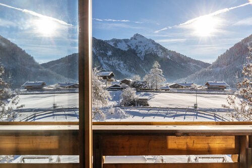 Apartment 'Hahnenkamm - 12' mit Bergblick, privatem Balkon und Wlan