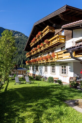 Apartment 'Schwalbennest - 17' mit Bergblick, gemeinsamer Terrasse und WLAN