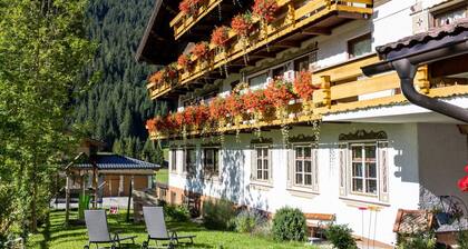 Apartment 'Schwalbennest - 17' mit Bergblick, gemeinsamer Terrasse und WLAN
