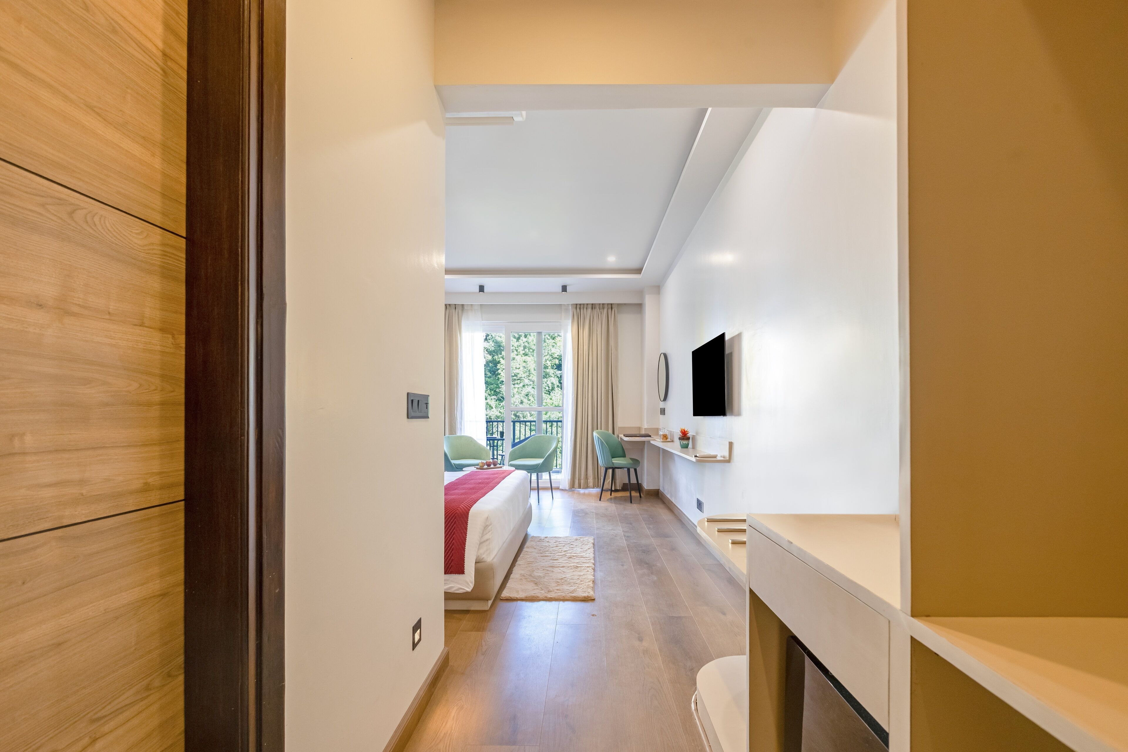 Valley View Premier Room with Balcony | In-room safe, iron/ironing board, free WiFi