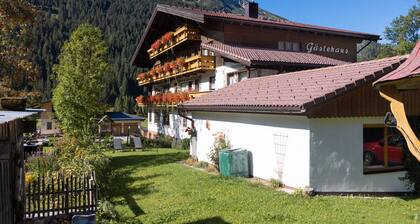 Zimmer '16' mit Bergblick, gemeinsamer Terrasse und WLAN