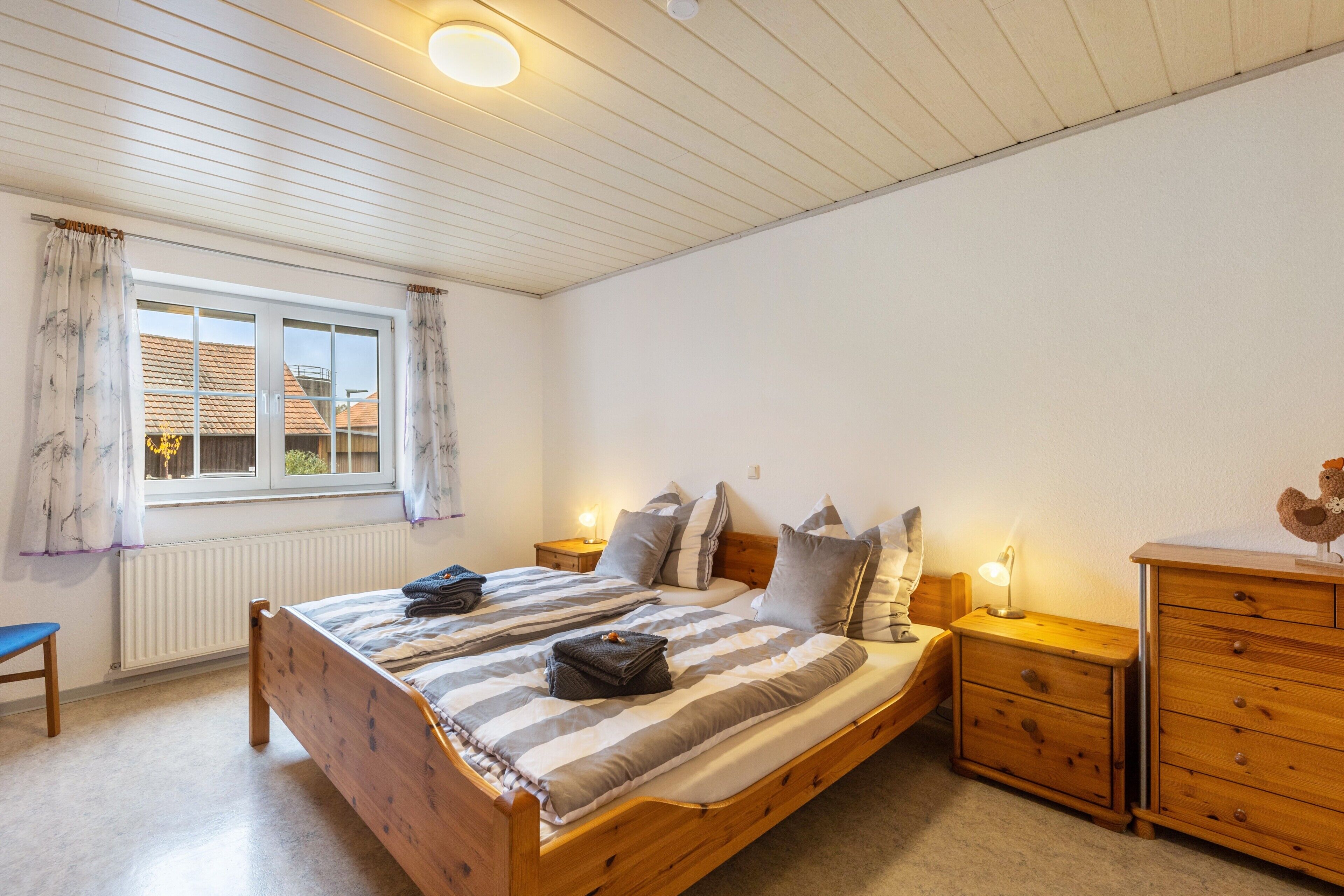 2 slaapkamers, een strijkplank/strijkijzer, wifi, beddengoed