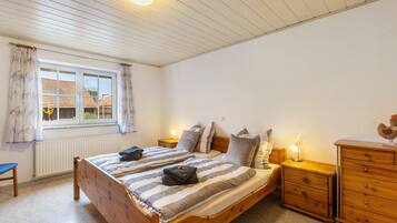 2 slaapkamers, een strijkplank/strijkijzer, wifi, beddengoed