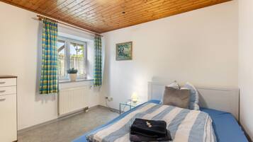 2 habitaciones, tabla de planchar con plancha, wifi y ropa de cama