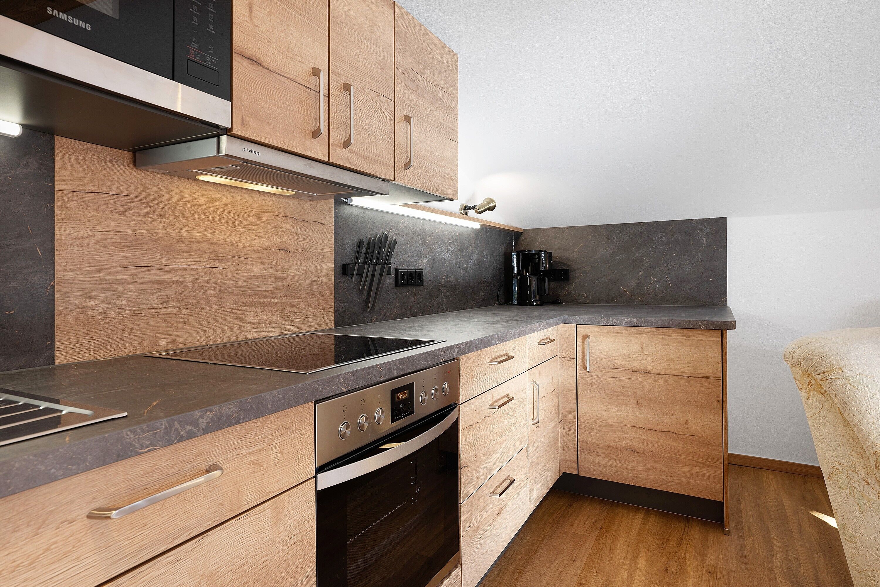 Kühlschrank, Mikrowelle, Ofen, Herdplatte