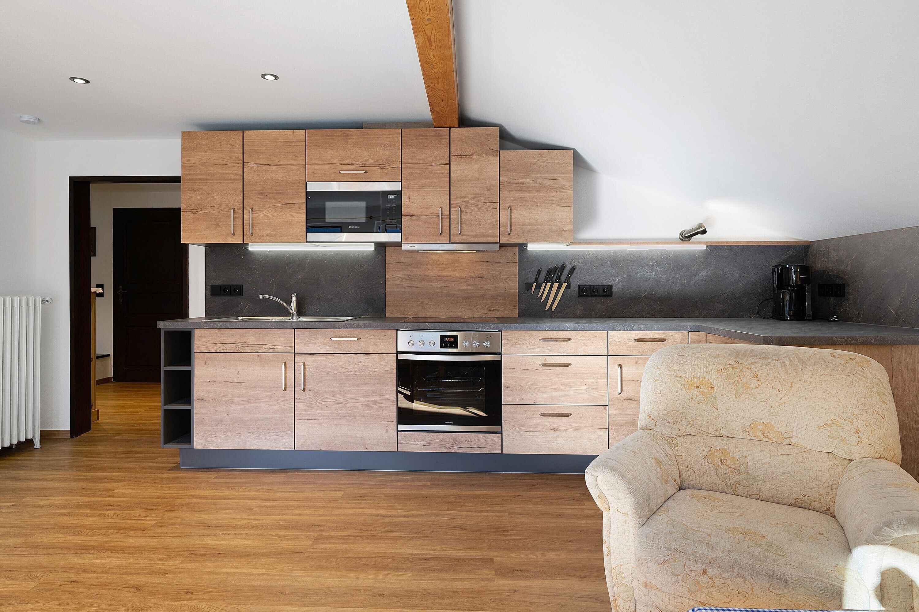 Kühlschrank, Mikrowelle, Ofen, Herdplatte