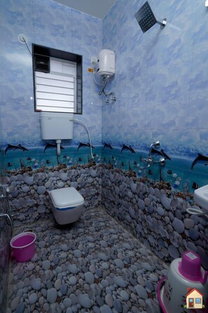 Saaj Villa | Bathroom | Shower, free toiletries, towels