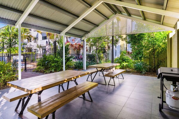 تناول الطعام بالخارج