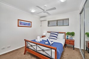 2 Schlafzimmer, Schreibtisch, Bügeleisen/Bügelbrett, kostenloses WLAN