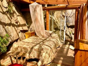 Desk, WiFi, bed sheets
