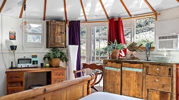 1 habitación, escritorio, wifi y ropa de cama