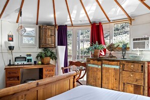 1 bedroom, desk, WiFi, bed sheets