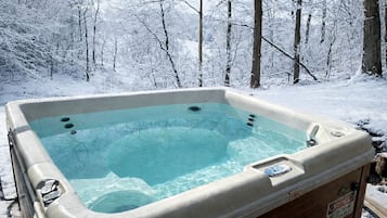Bañera de hidromasaje al aire libre