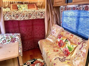 1 bedroom, desk, WiFi, bed sheets