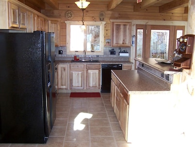 Luxury Vacation Rental with a Hot Tub for Rent in Clyde, North Carolina