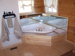 Jetted tub, hair dryer, towels