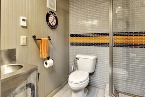Haartrockner, Handtücher, Seife, Shampoo