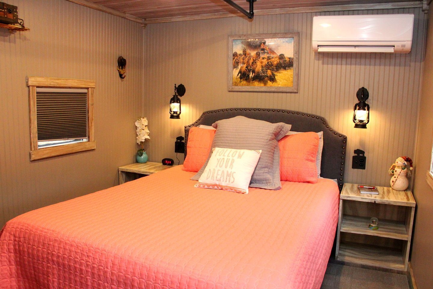 1 bedroom, desk, iron/ironing board, WiFi