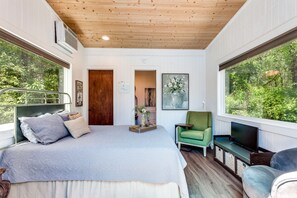 1 habitación, escritorio, tabla de planchar con plancha y wifi