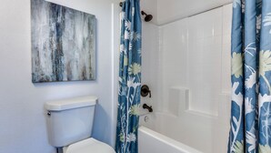Hair dryer, towels, soap, shampoo - The Casa Estiva- A Restful Getaway in the Forest in Weatherford, TX (Weatherford)