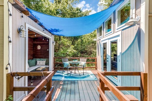 The Casa Estiva- A Restful Getaway in the Forest in Weatherford, TX