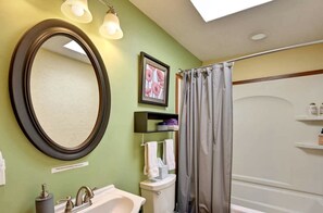 Soap, shampoo - Spacious Picturesque Dome with Lofted Interior and Patio in Colorado (Crestone)