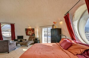 1 bedroom, WiFi, bed sheets - Spacious Picturesque Dome with Lofted Interior and Patio in Colorado (Crestone)