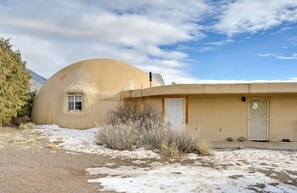 Exterior - Spacious Picturesque Dome with Lofted Interior and Patio in Colorado (Crestone)