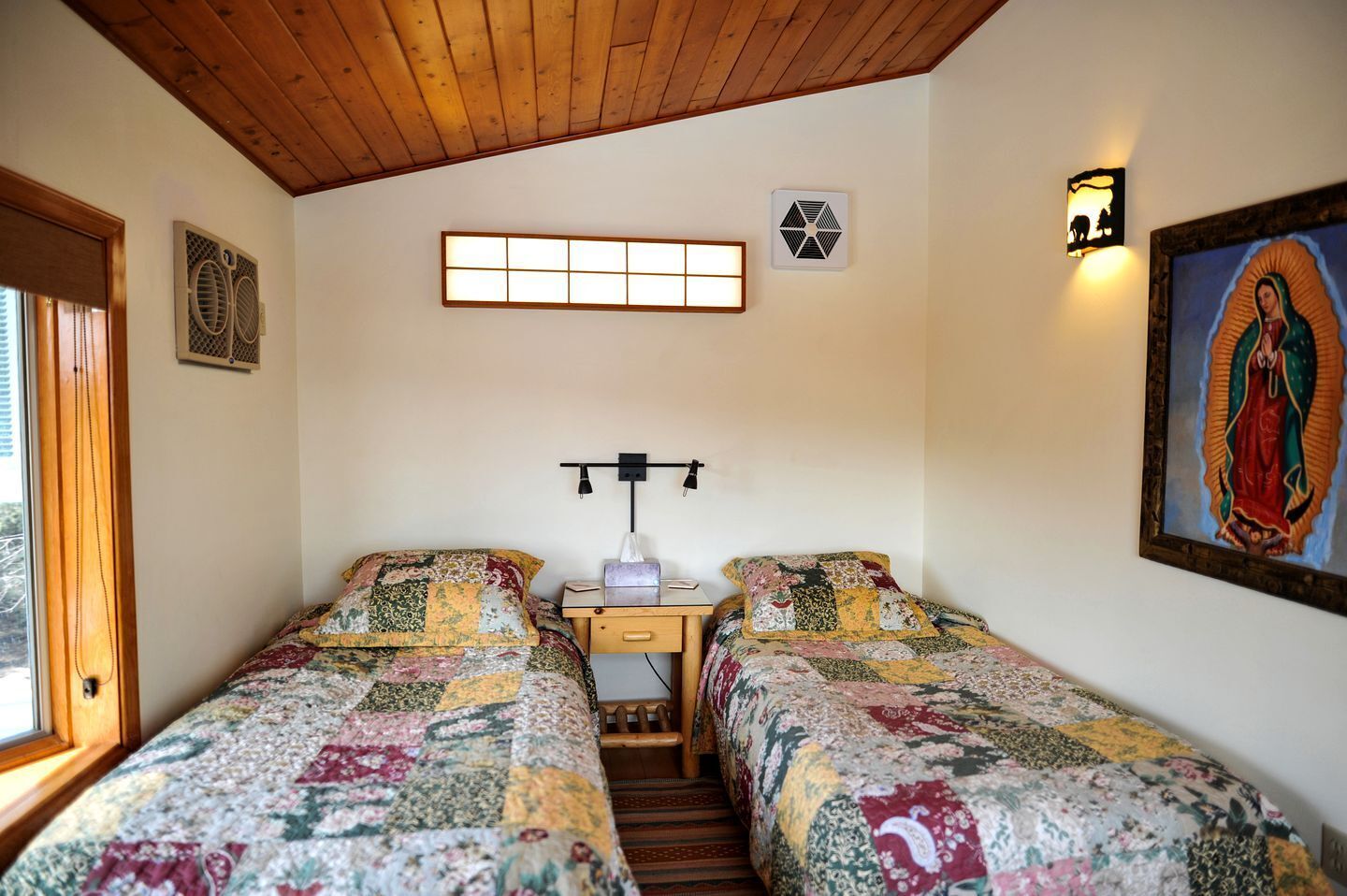 5 Schlafzimmer, Schreibtisch, Bügeleisen/Bügelbrett, WLAN