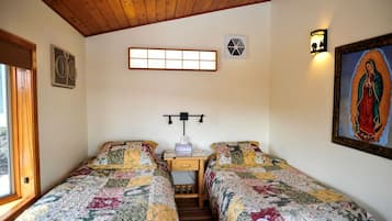 5 Schlafzimmer, Schreibtisch, Bügeleisen/Bügelbrett, WLAN