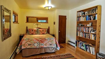 5 bedrooms, desk, iron/ironing board, WiFi