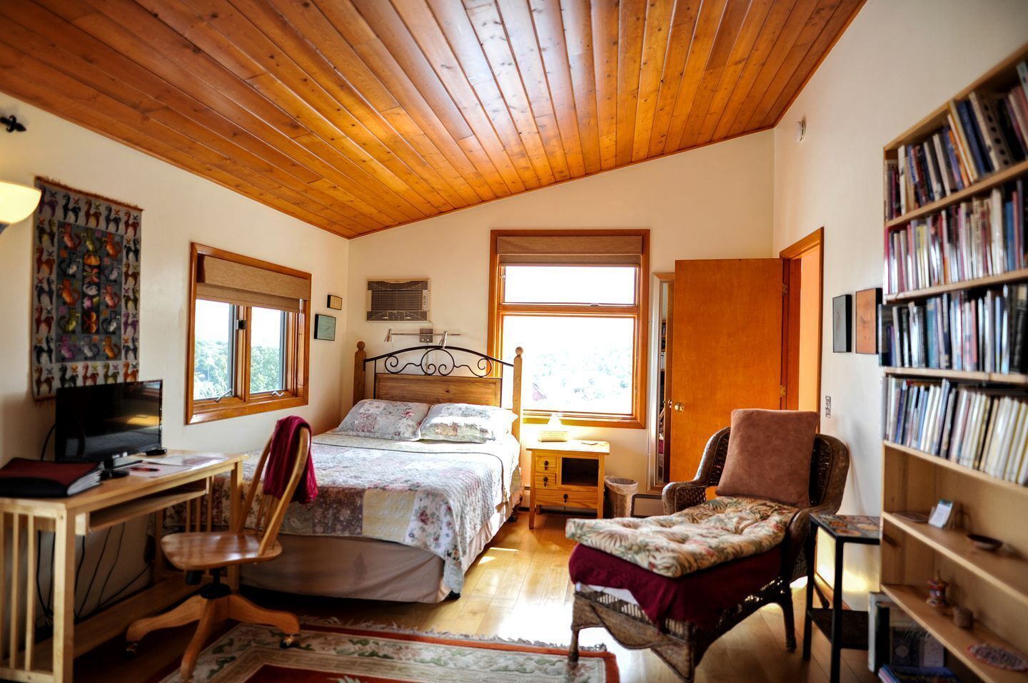 5 Schlafzimmer, Schreibtisch, Bügeleisen/Bügelbrett, WLAN