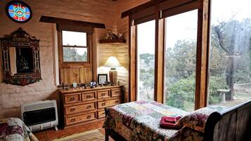 5 bedrooms, desk, iron/ironing board, WiFi