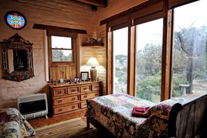 5 bedrooms, desk, iron/ironing board, WiFi - Spacious Cabin Rental with Beautiful Mountain Views near Pinos Altos, New Mexico (Silver City)