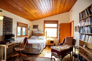 5 Schlafzimmer, Schreibtisch, Bügeleisen/Bügelbrett, WLAN