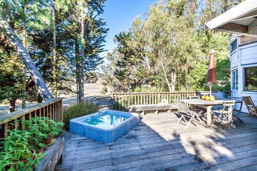 Antique Indonesian Teakwood Cottage for a Romantic Getaway in Petaluma, California