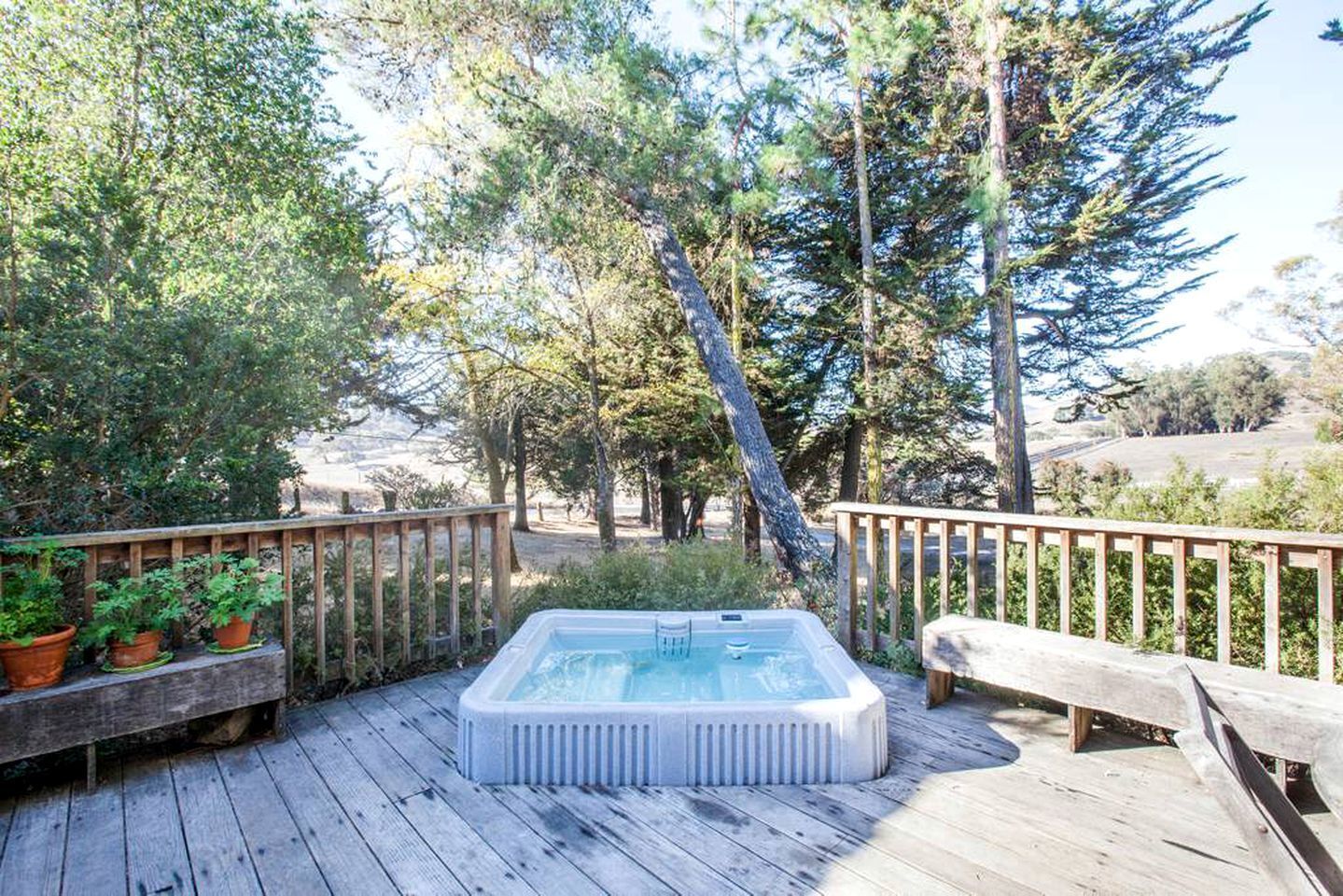 Outdoor spa tub