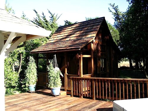 Antique Indonesian Teakwood Cottage for a Romantic Getaway in Petaluma, California