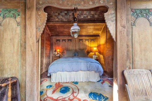 Antique Indonesian Teakwood Cottage for a Romantic Getaway in Petaluma, California