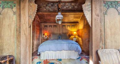 Antique Indonesian Teakwood Cottage for a Romantic Getaway in Petaluma, California